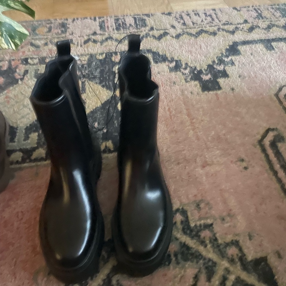 Chunky Chelsea boot - Picture 3 of 3